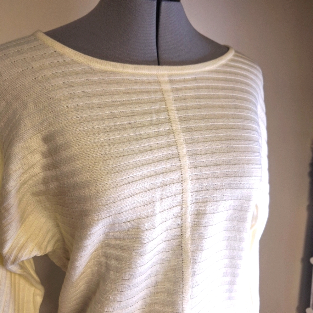 NY&C Off White Scoop Neck Ribbed Sweater Size Med